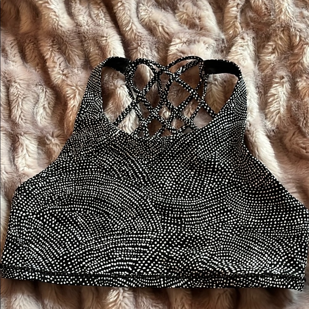 Lululemon free to be wild high neck bra 8
